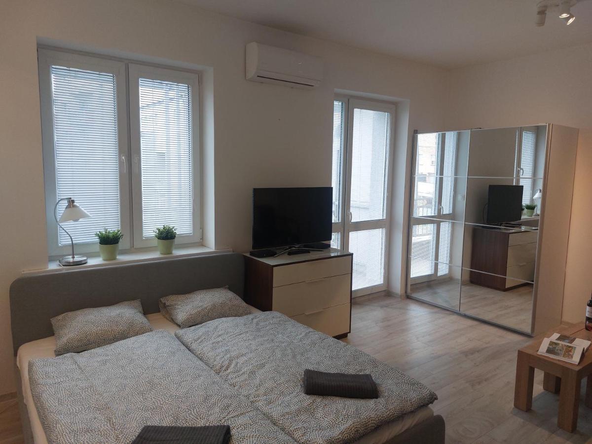 Utulny Apartman S Balkonom * Pressburg