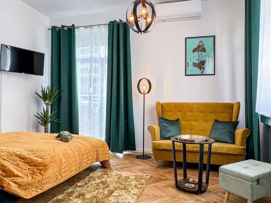 Art Deco Studio In Old Town
