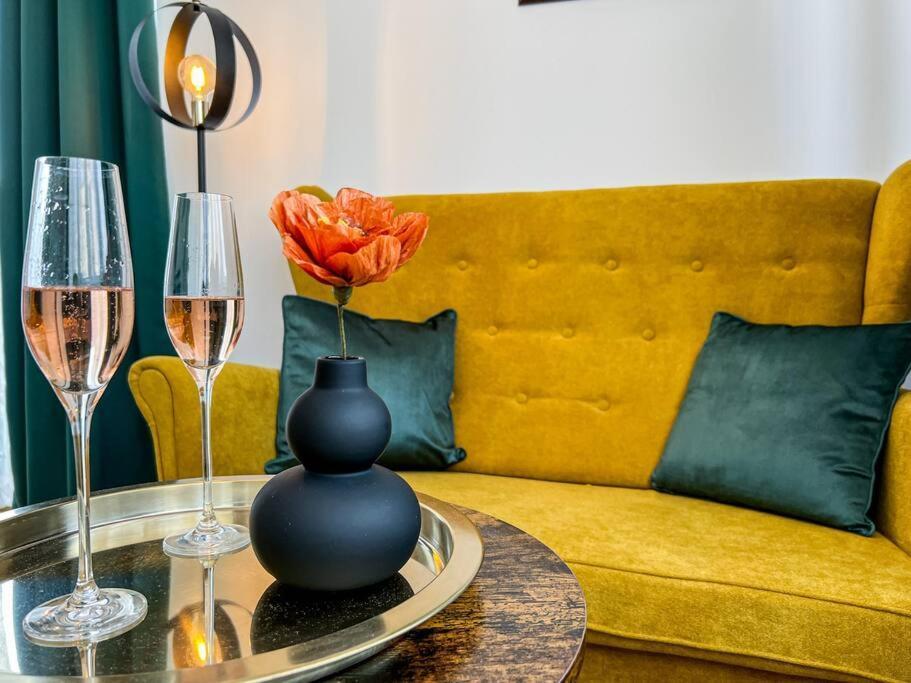 Art Deco Studio In Old Town Apartment *