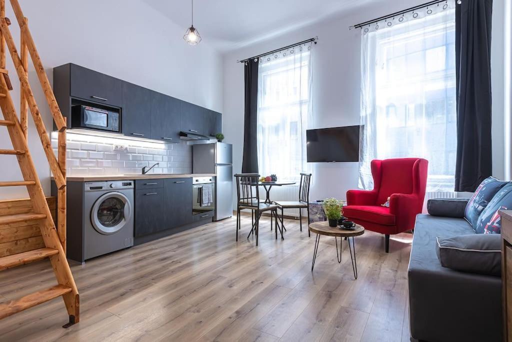 Charlie - Modern Centrally Located Downtown Studio * Bratislava