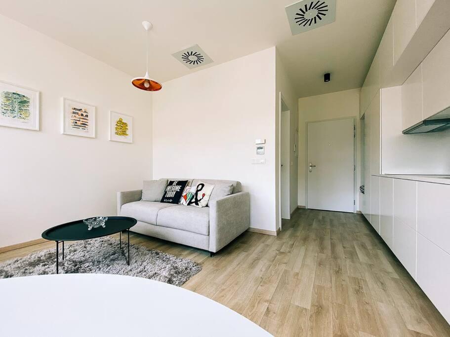 New In Quiet Part Of The Center Apartment