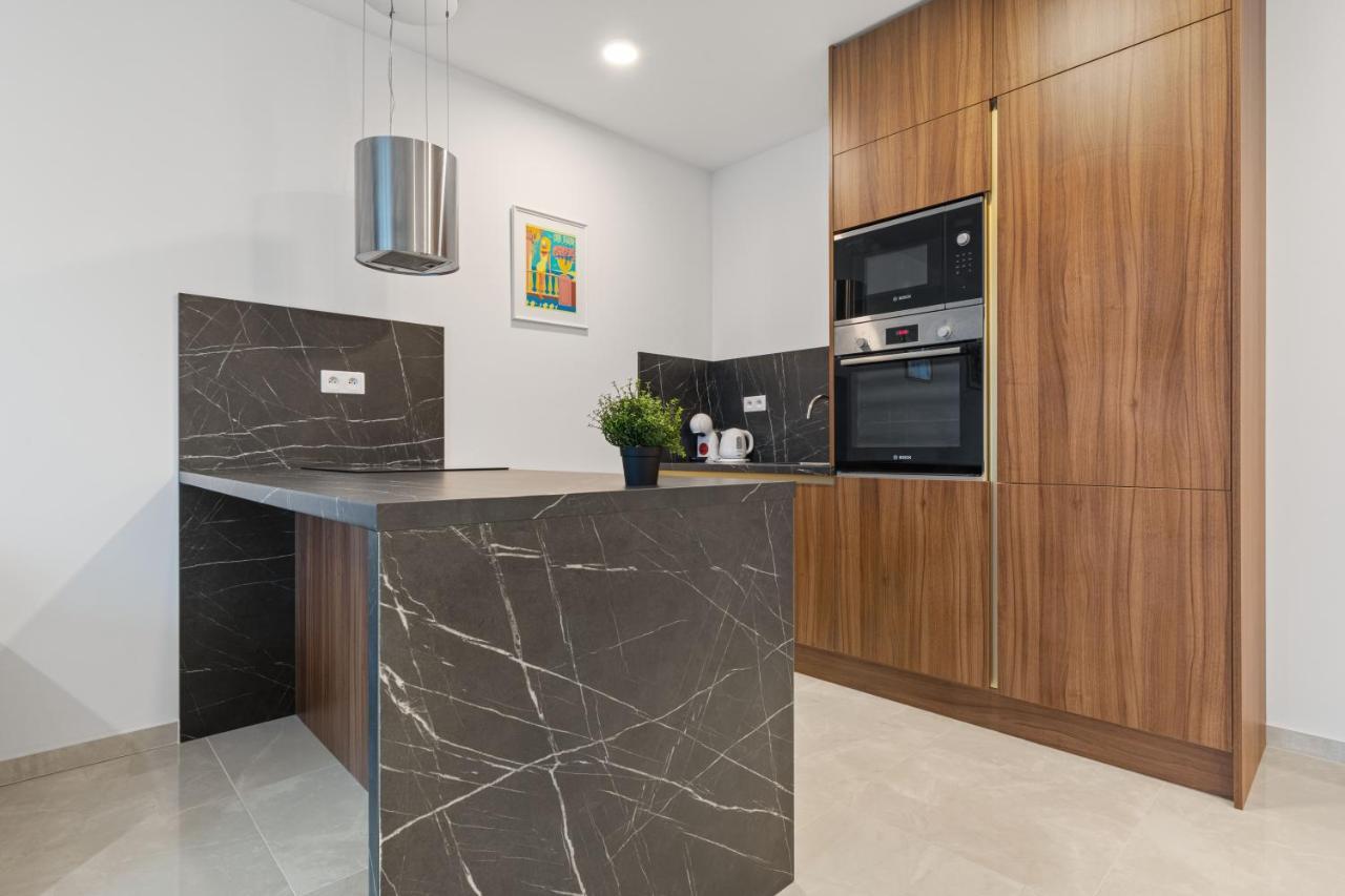 Lam Jegeho Alej - Jacuzzi - Free Parking Apartment *