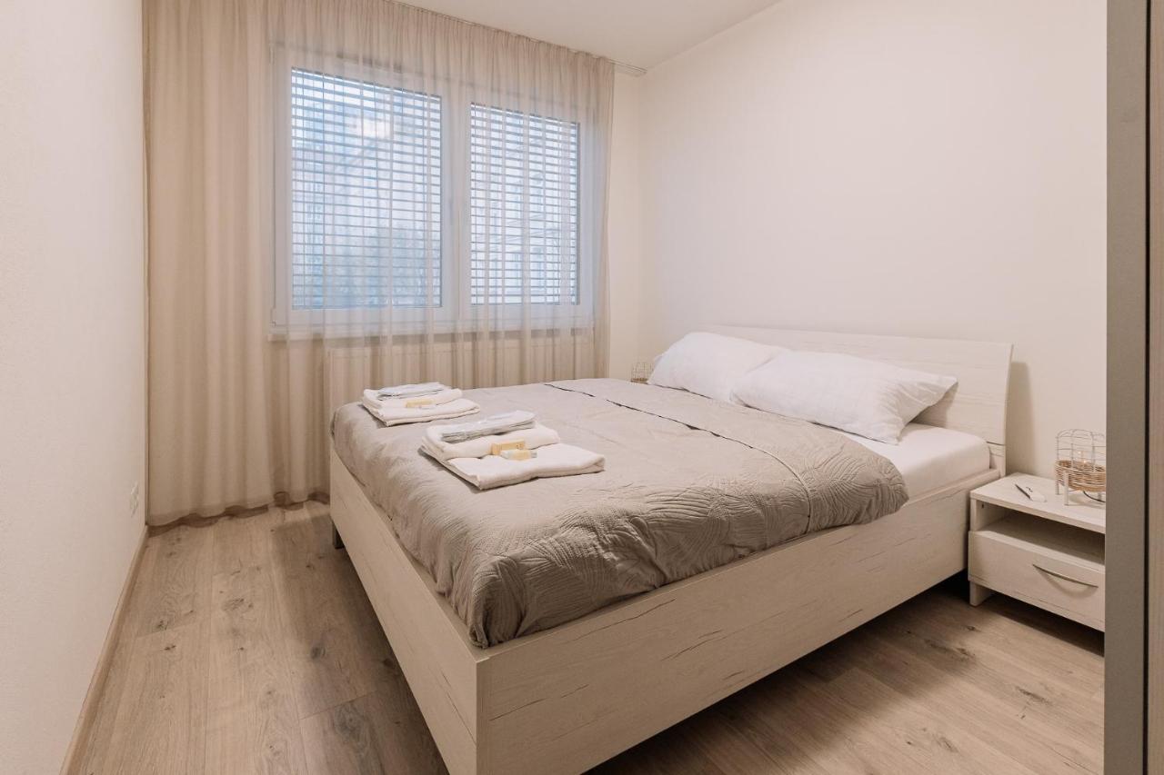 Skau Dunajska 58a Apt3 *
