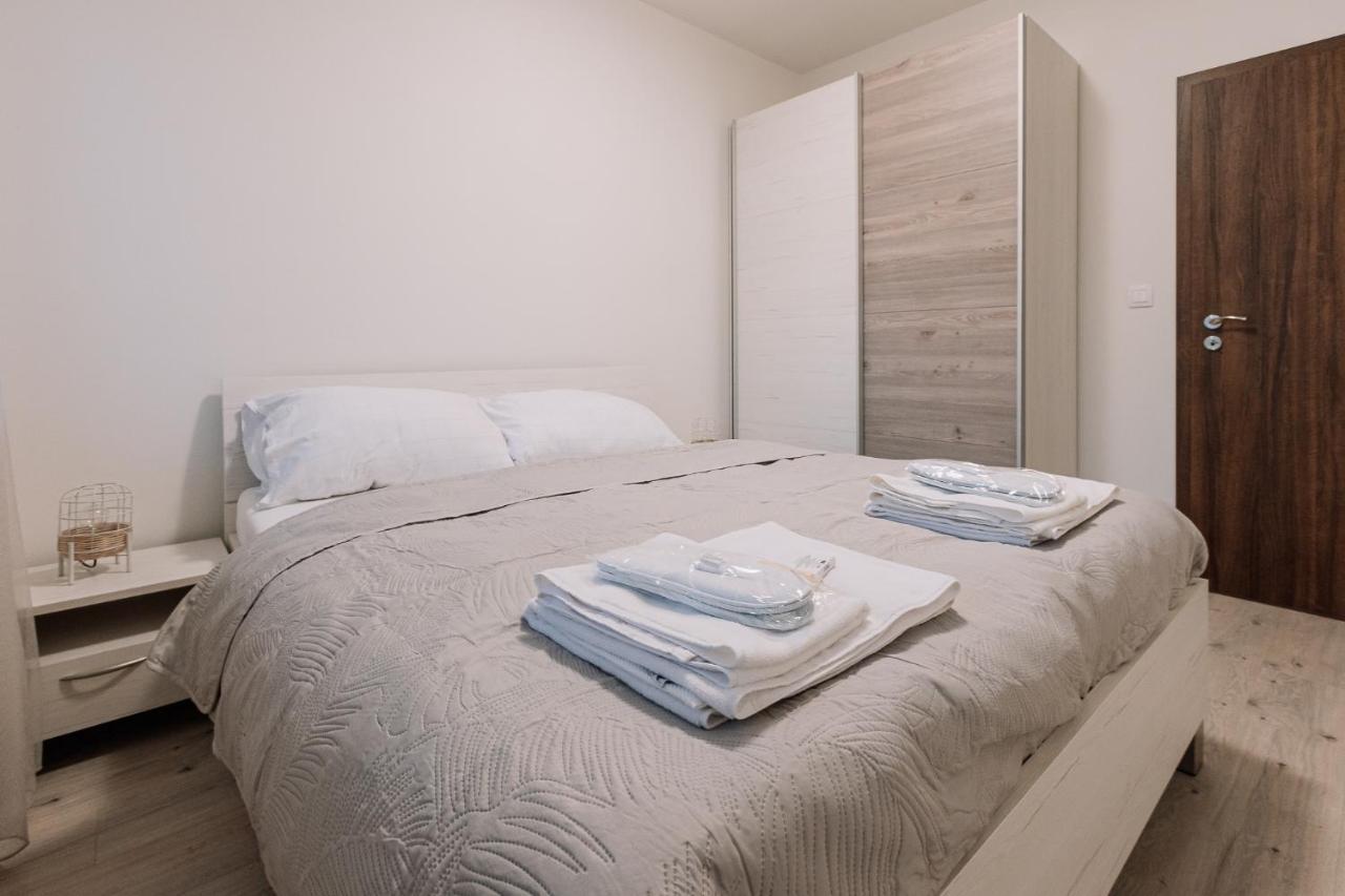 Skau Dunajska 58a Apt3 Bratislava