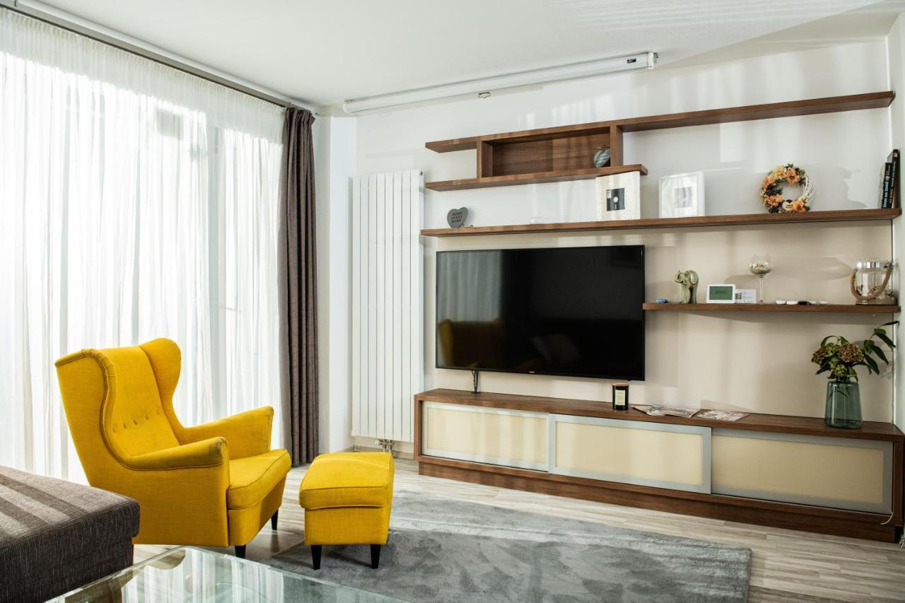Forest Park Garden Apartment *