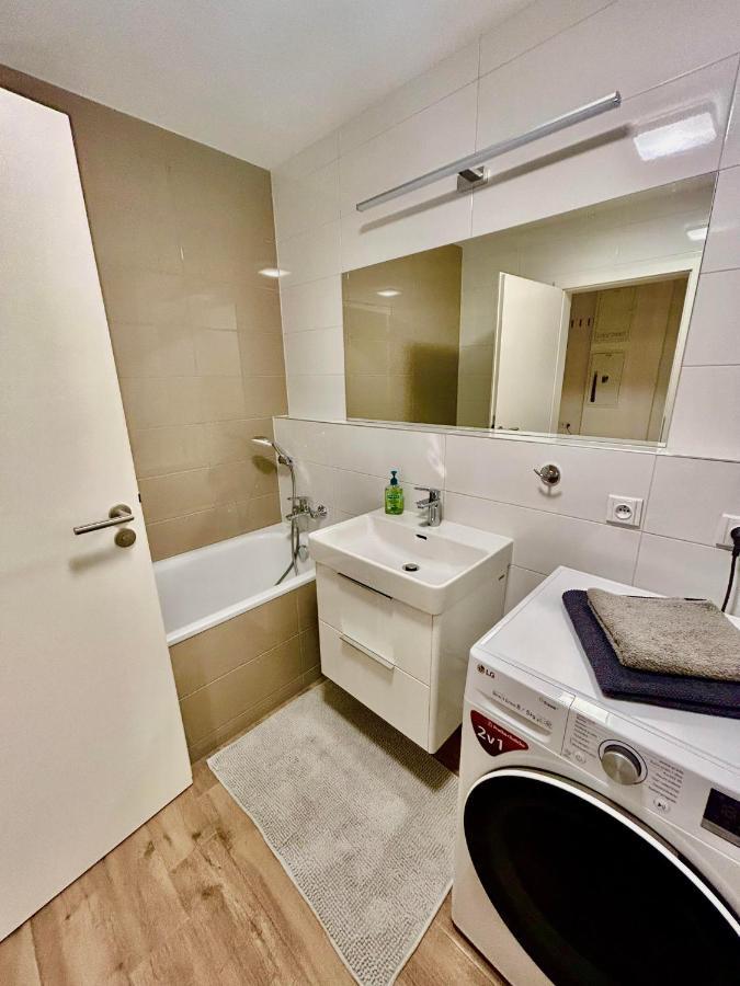 Dizajnovy Apartman - Tehelne Pole - Free Parking