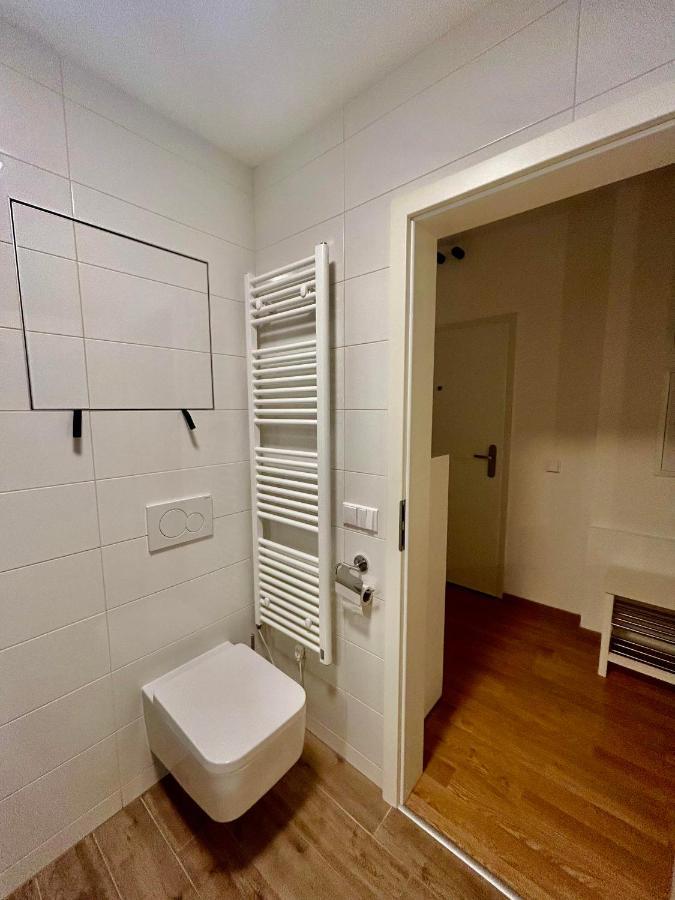 Apartment Dizajnovy Apartman - Tehelne Pole - Free Parking Bratislava