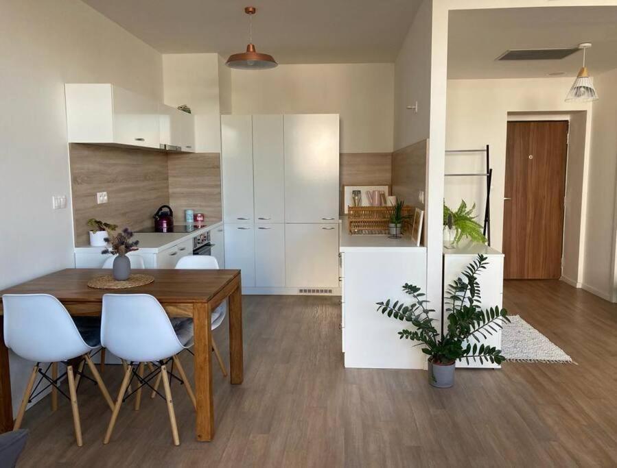 Utulny A Moderny Atelier S Terasou *