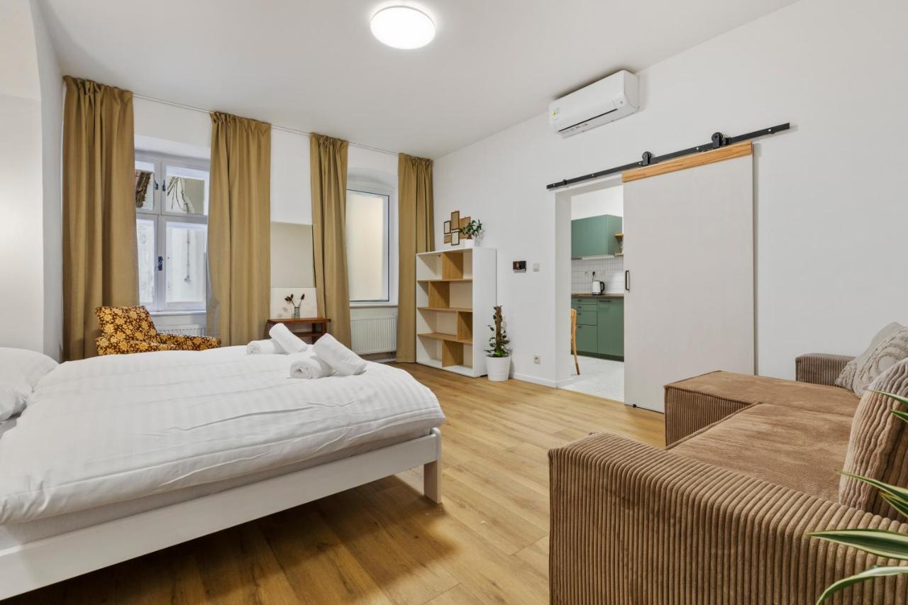 Charming In Centre /w Ac Apartment Pressburg