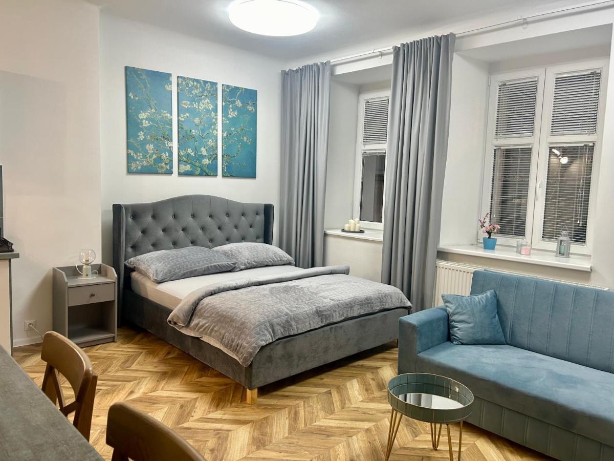 Almond * Bratislava