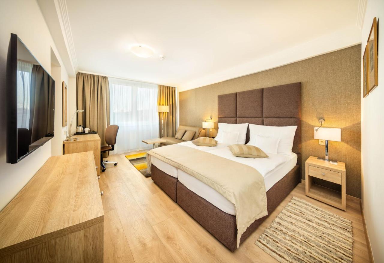 Apollo Hotel 4*