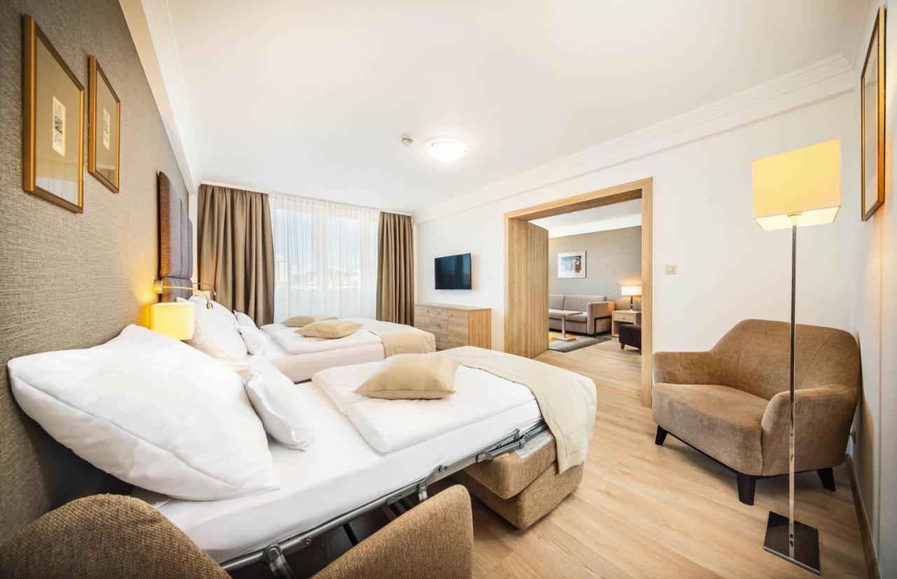 Apollo Hotel 4*