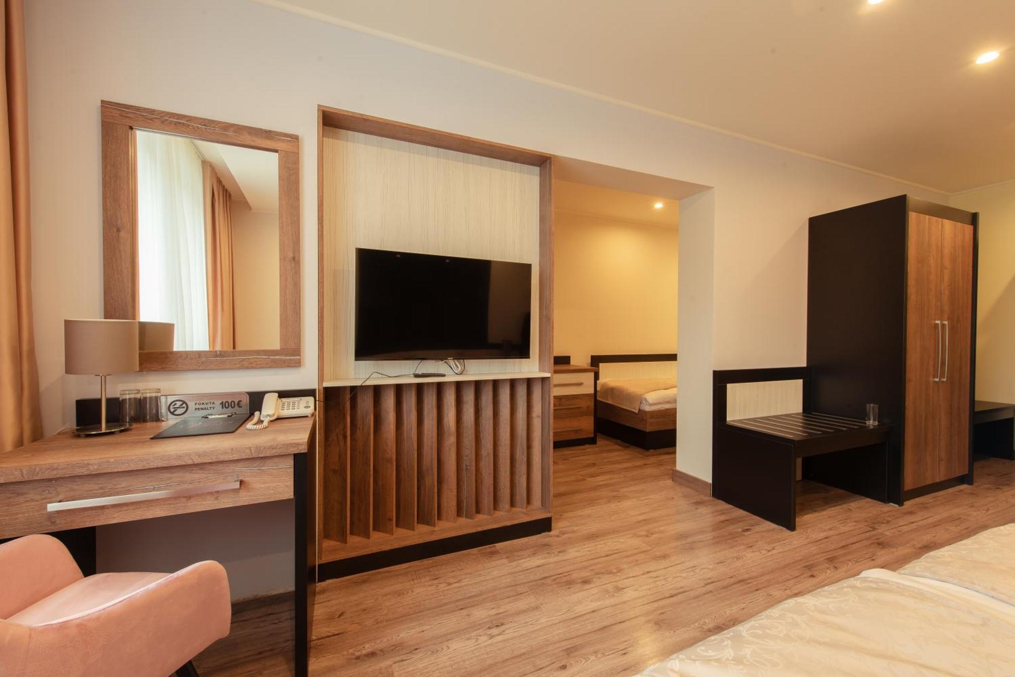 Viktor Hotel