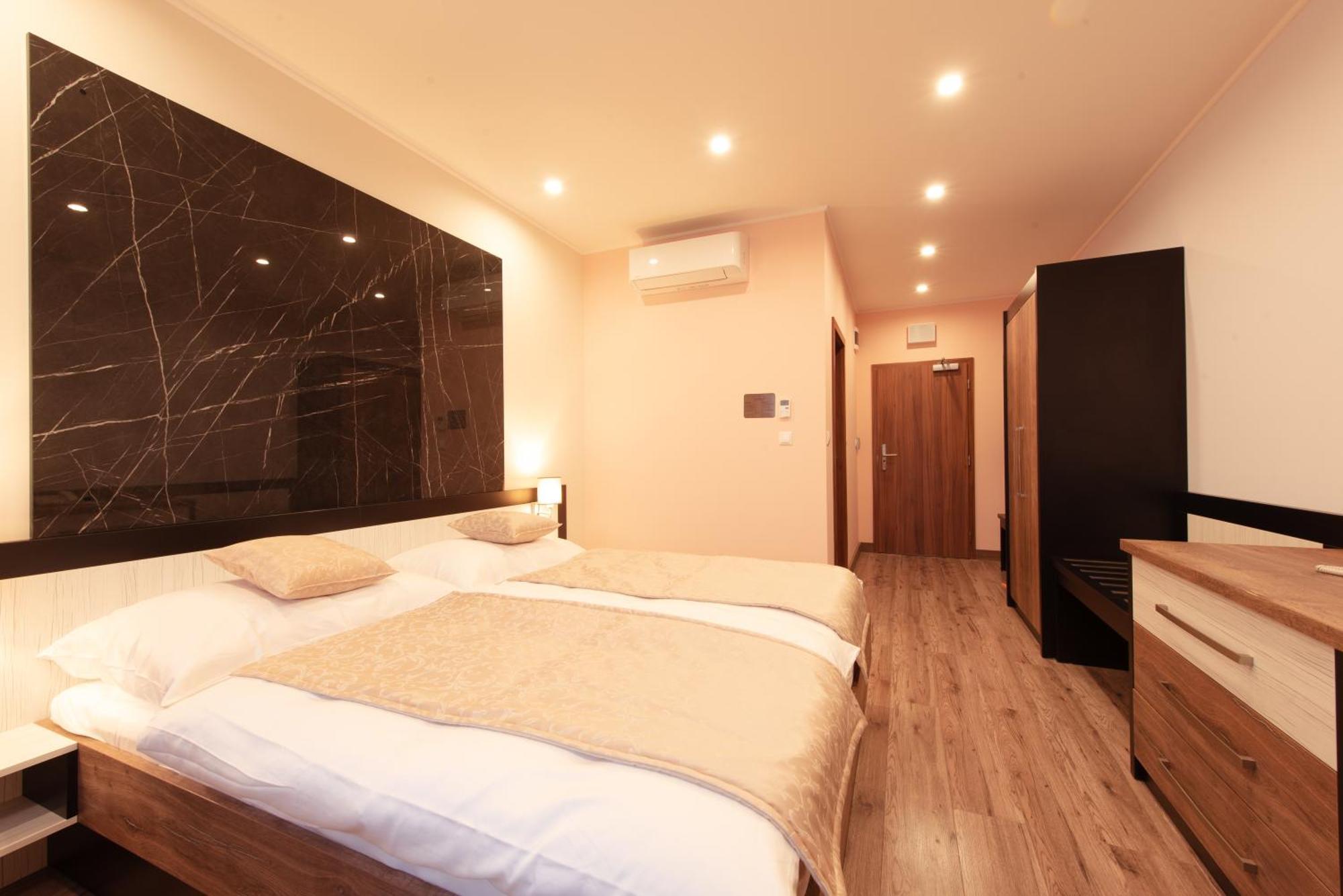 Viktor Hotel 3*