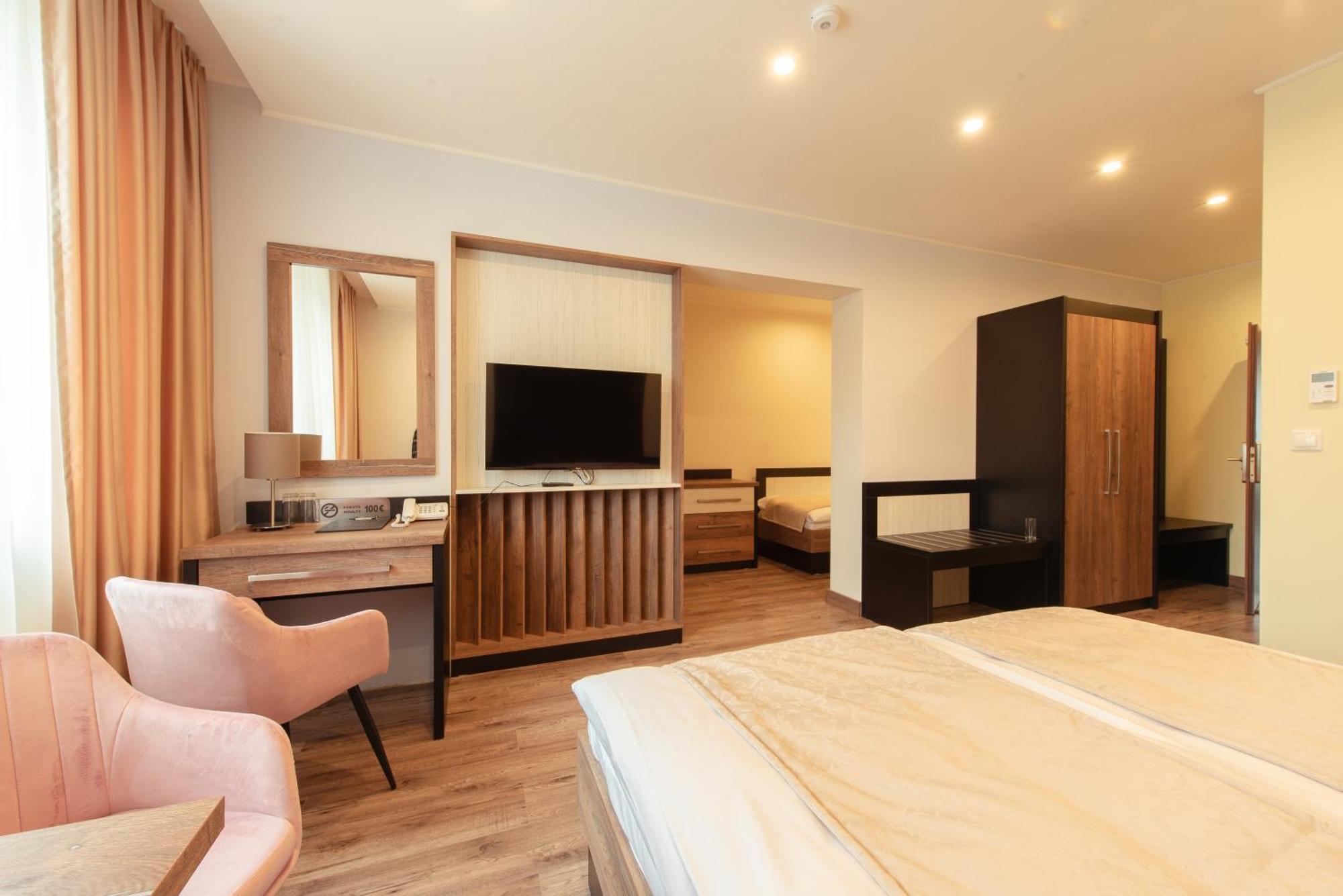 Viktor Hotel 3*