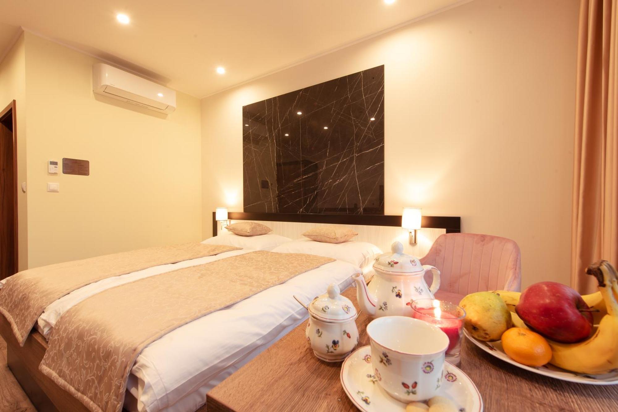 Viktor Hotel