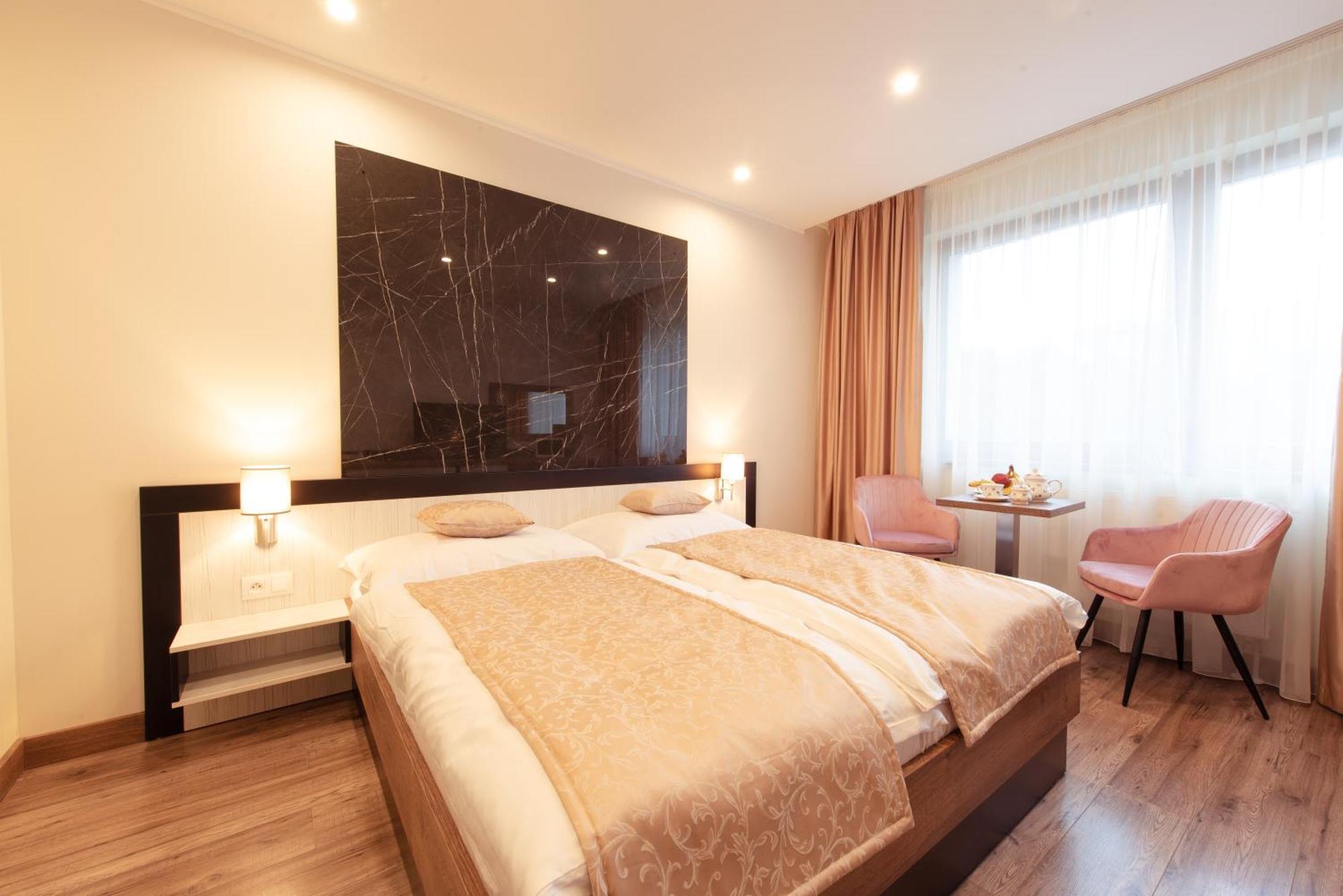 Viktor Hotel