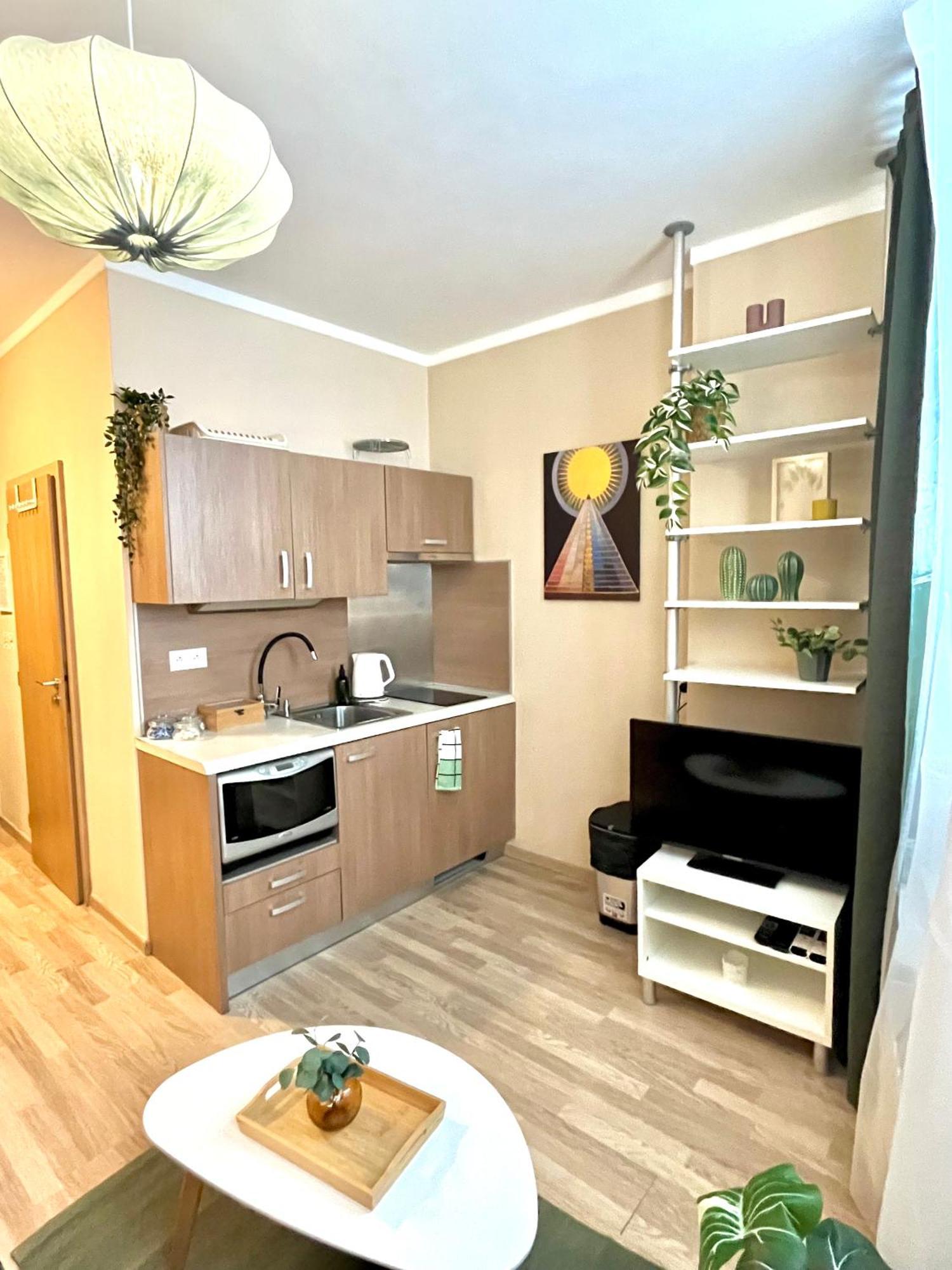 Jenny - Old Town, Free Private Parking, Ac Apartment