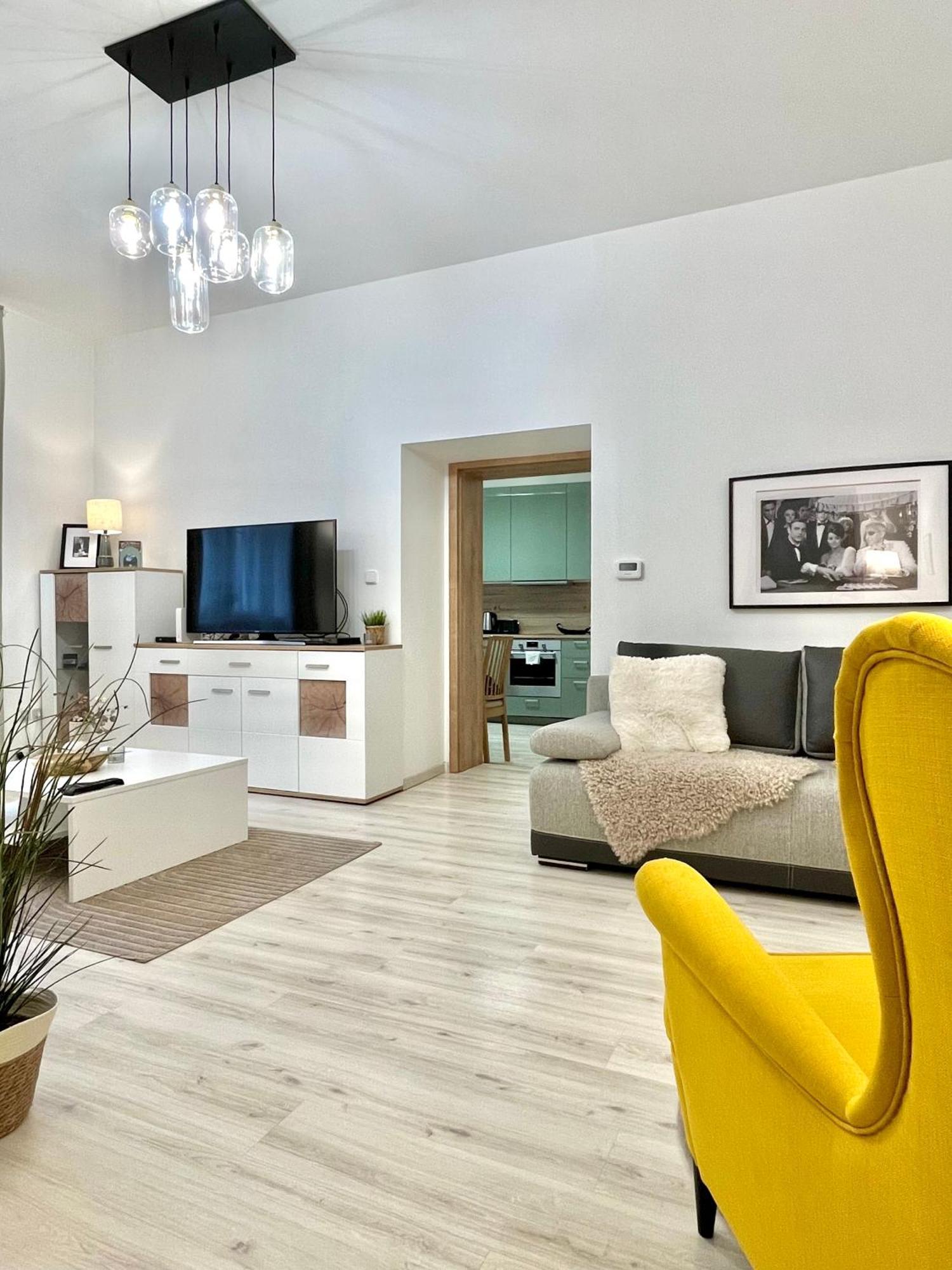 Apartment Bond Old Town