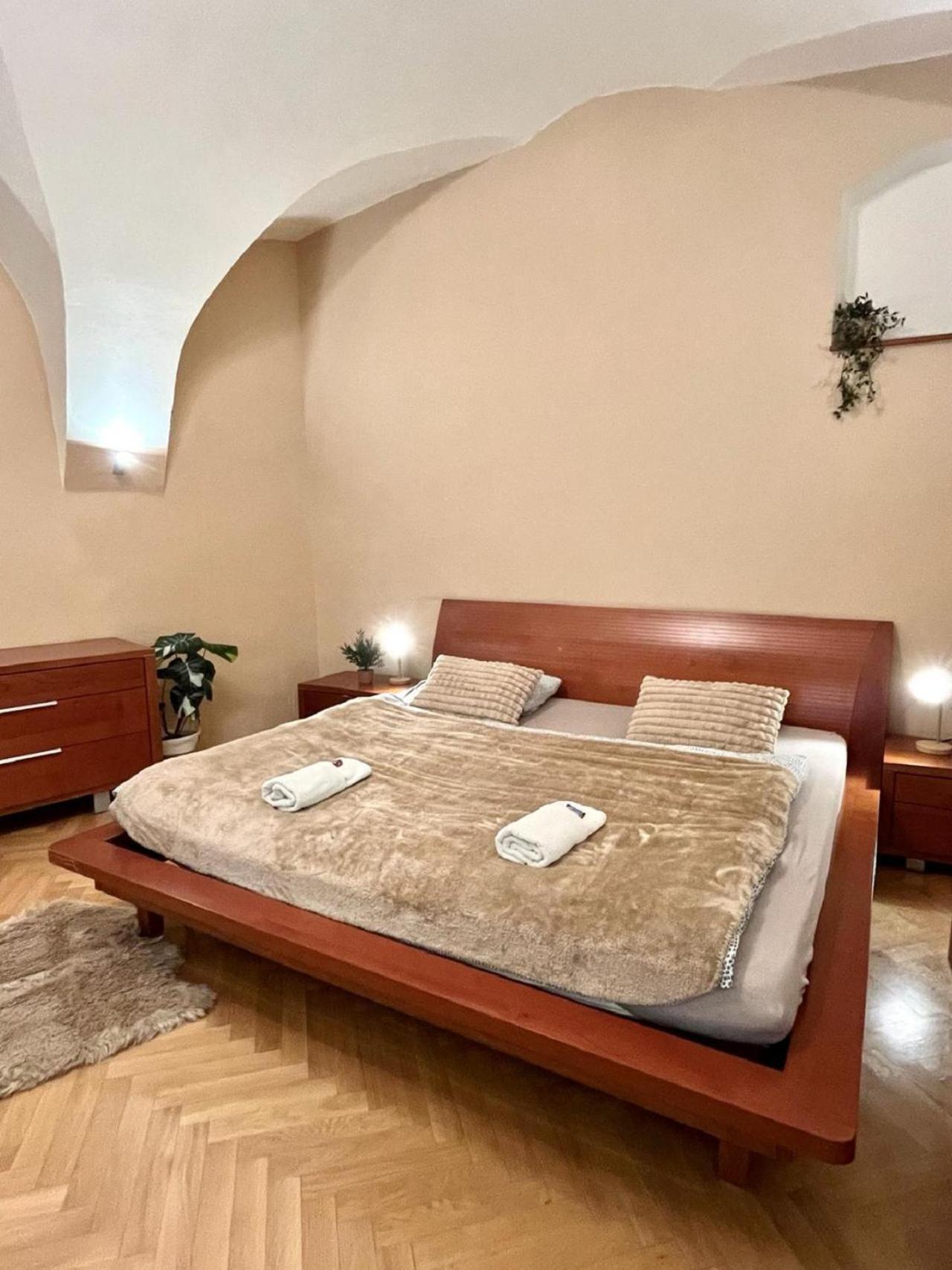 Sophie - Old Town Apartment *