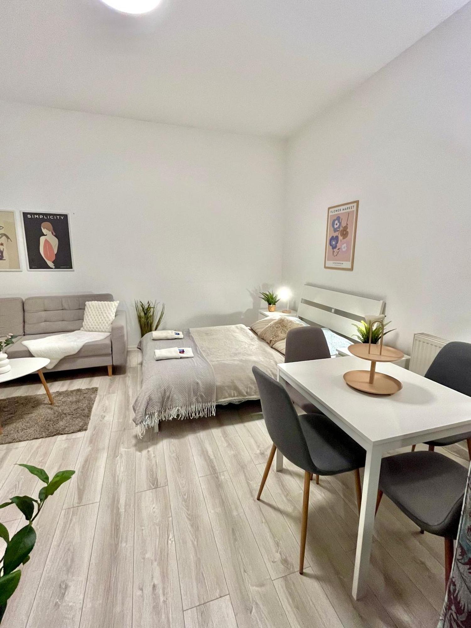 Robin - Old Town Apartment