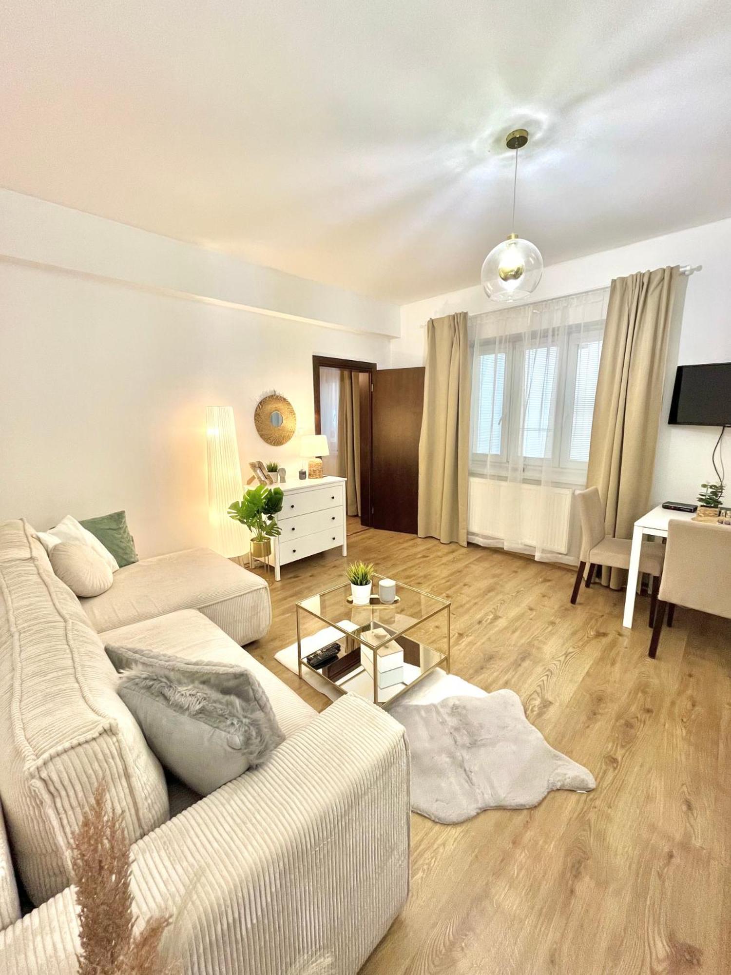 Urban Jungle Old Town Air Conditioned Apartment