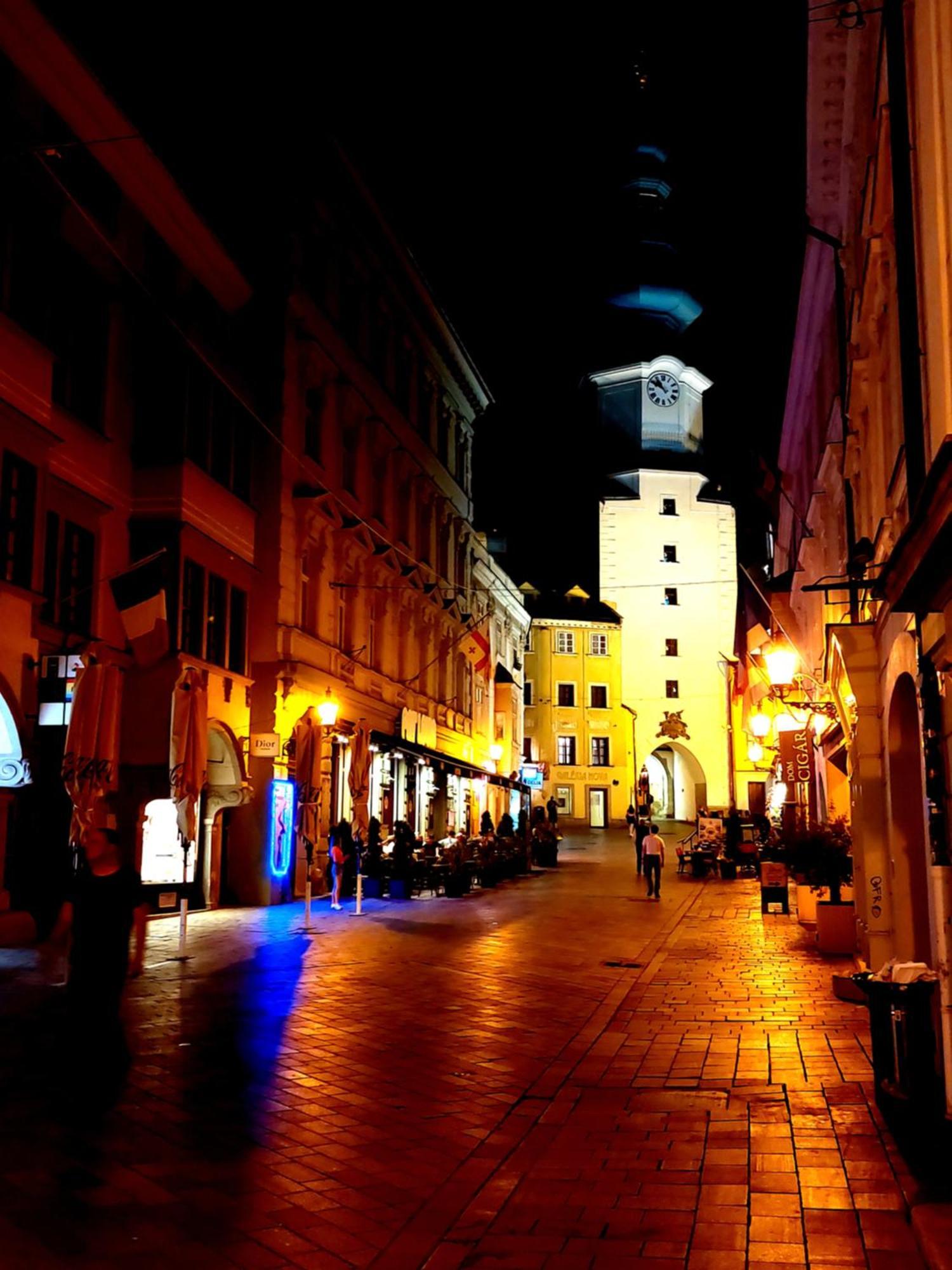 Michael's Gate Large In A 15th-century Building, Old Town Apartment Bratislava