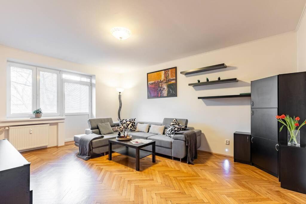 Apartment Urban Haven: Blissful Living In *