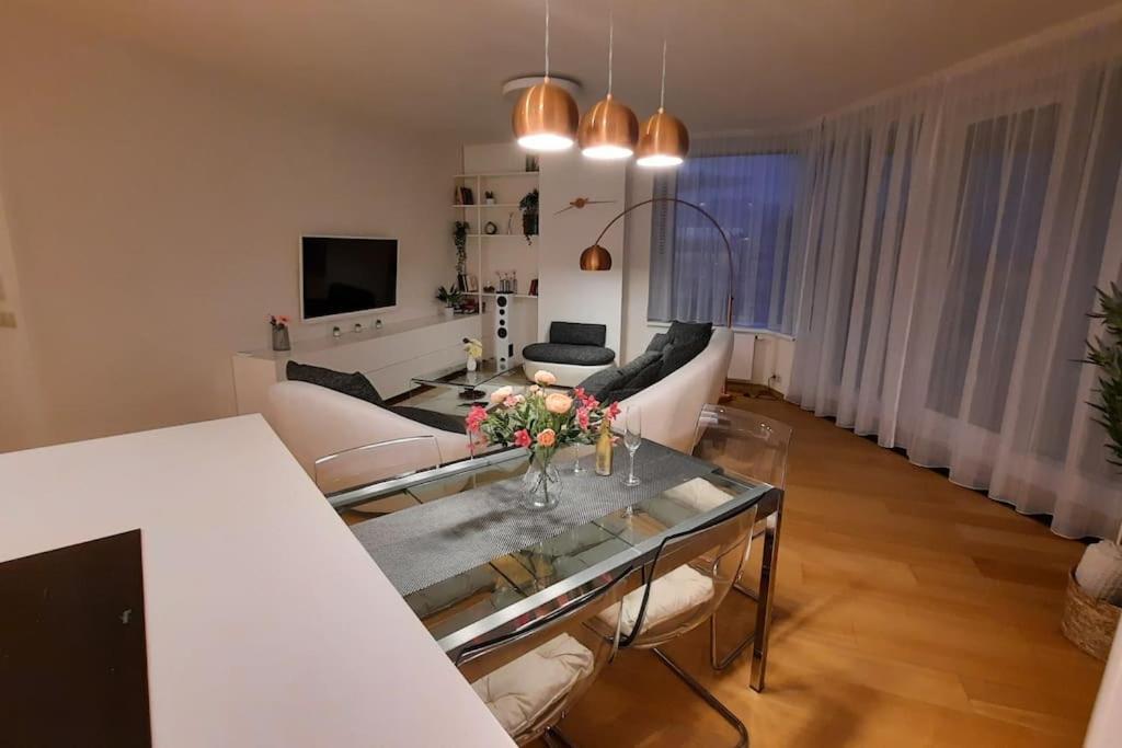 Apartment Unrivaled Look Over The City, 27th. Floor, Access 24/7 Bratislava