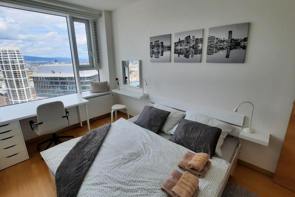 Apartment Unrivaled Look Over The City, 27th. Floor, Access 24/7 Bratislava