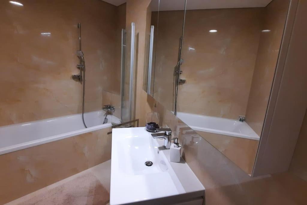 Apartment Unrivaled Look Over The City, 27th. Floor, Access 24/7