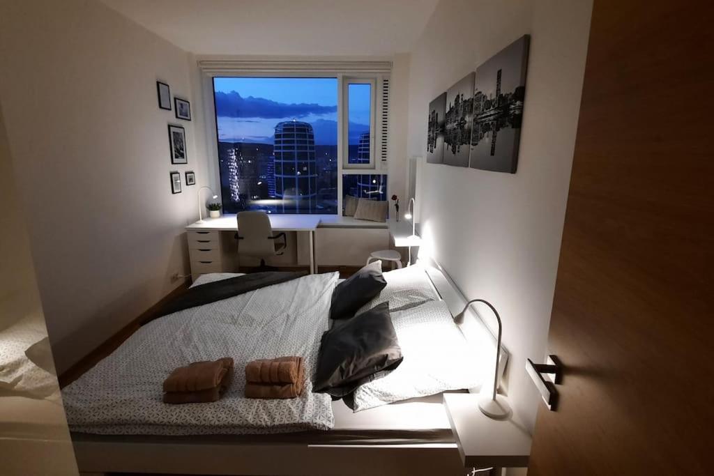 Apartment Unrivaled Look Over The City, 27th. Floor, Access 24/7 Bratislava
