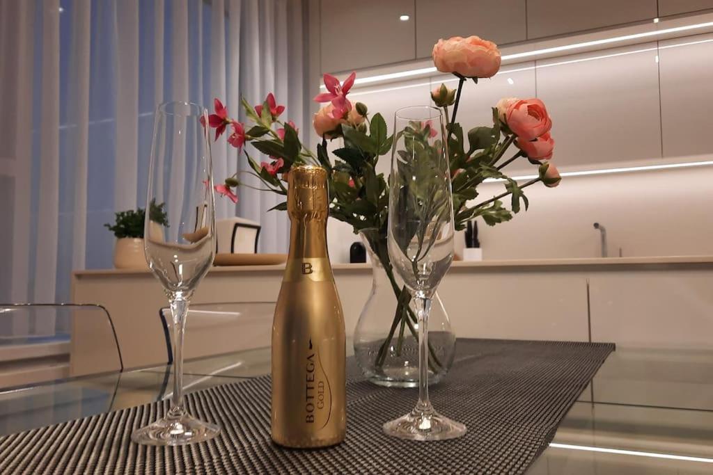 Unrivaled Look Over The City, 27th. Floor, Access 24/7 Bratislava