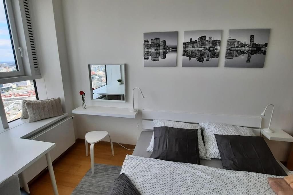 Unrivaled Look Over The City, 27th. Floor, Access 24/7 Apartment