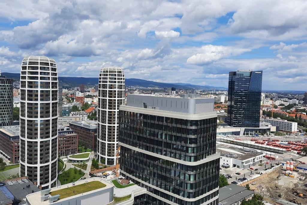 Unrivaled Look Over The City, 27th. Floor, Access 24/7 Apartment Bratislava