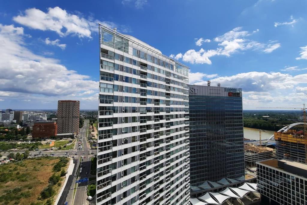 Unrivaled Look Over The City, 27th. Floor, Access 24/7 Bratislava