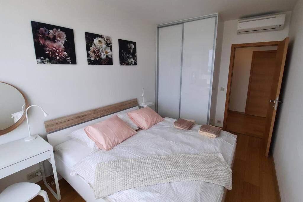 Unrivaled Look Over The City, 27th. Floor, Access 24/7 Apartment