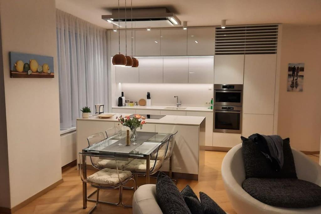 Apartment Unrivaled Look Over The City, 27th. Floor, Access 24/7 Bratislava