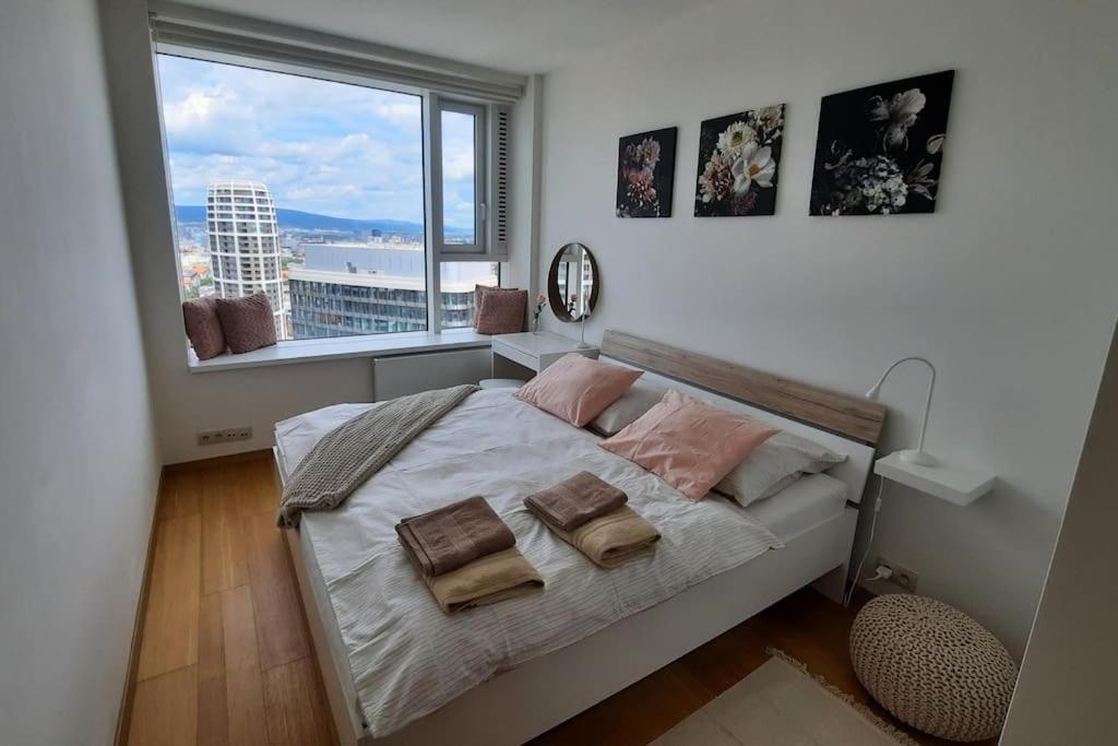 Unrivaled Look Over The City, 27th. Floor, Access 24/7 Apartment