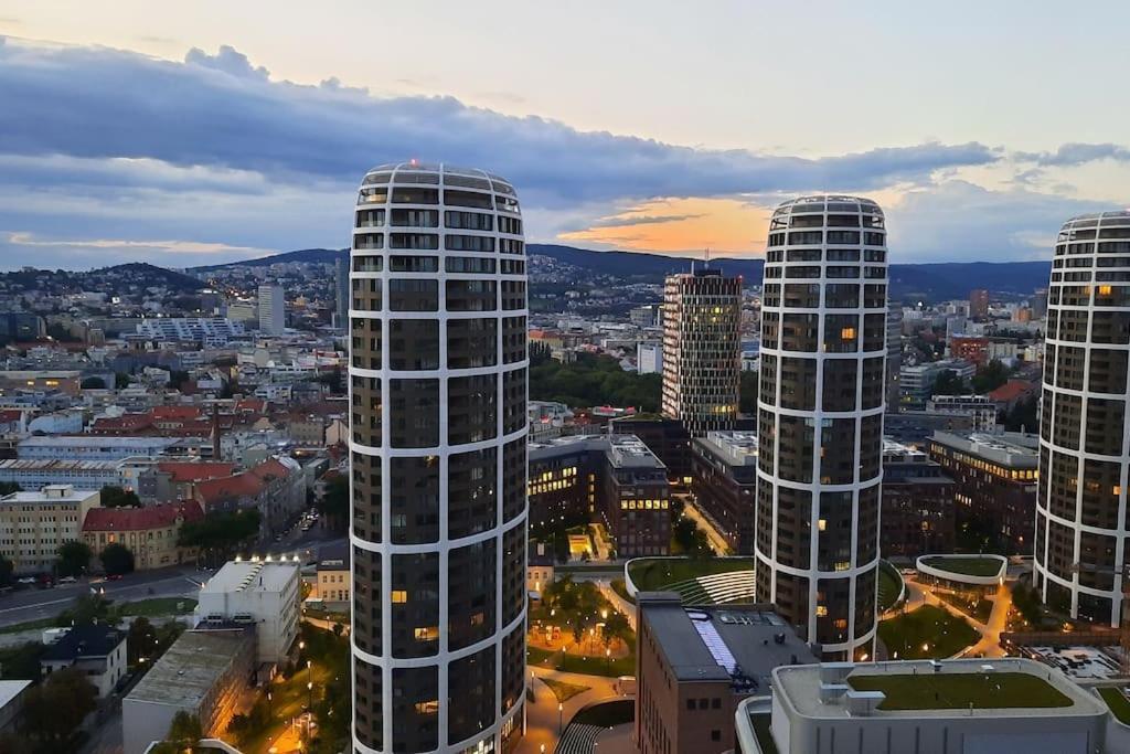 Apartment Unrivaled Look Over The City, 27th. Floor, Access 24/7 Bratislava