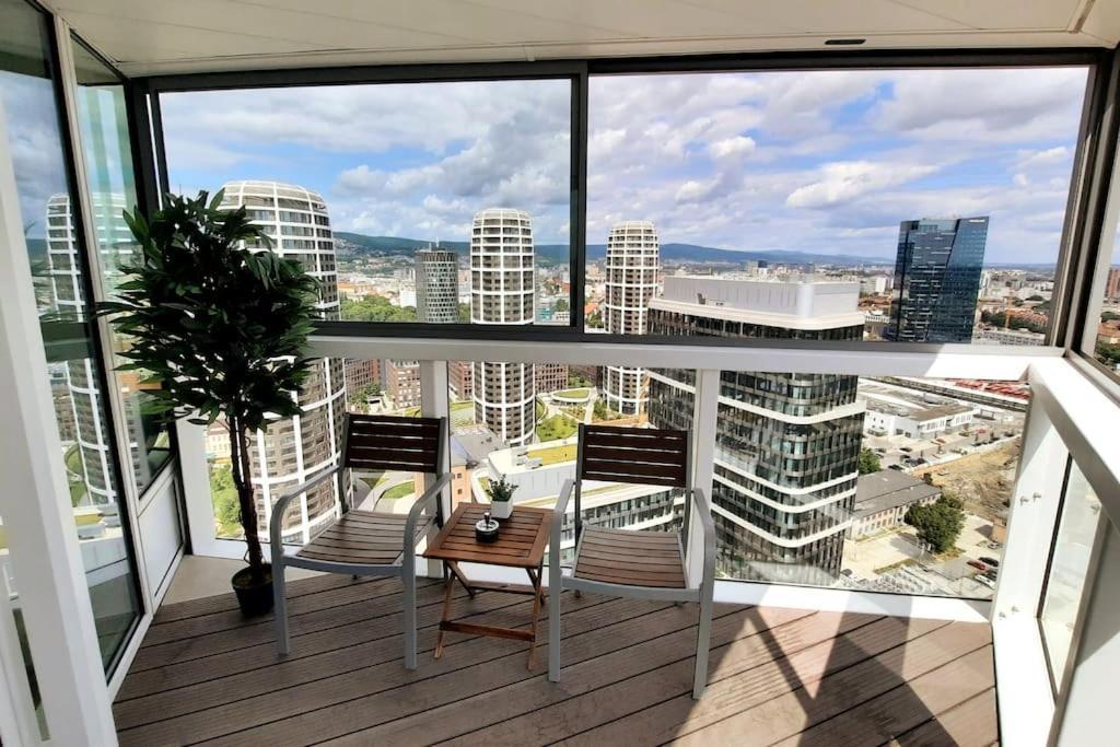 Apartment Unrivaled Look Over The City, 27th. Floor, Access 24/7