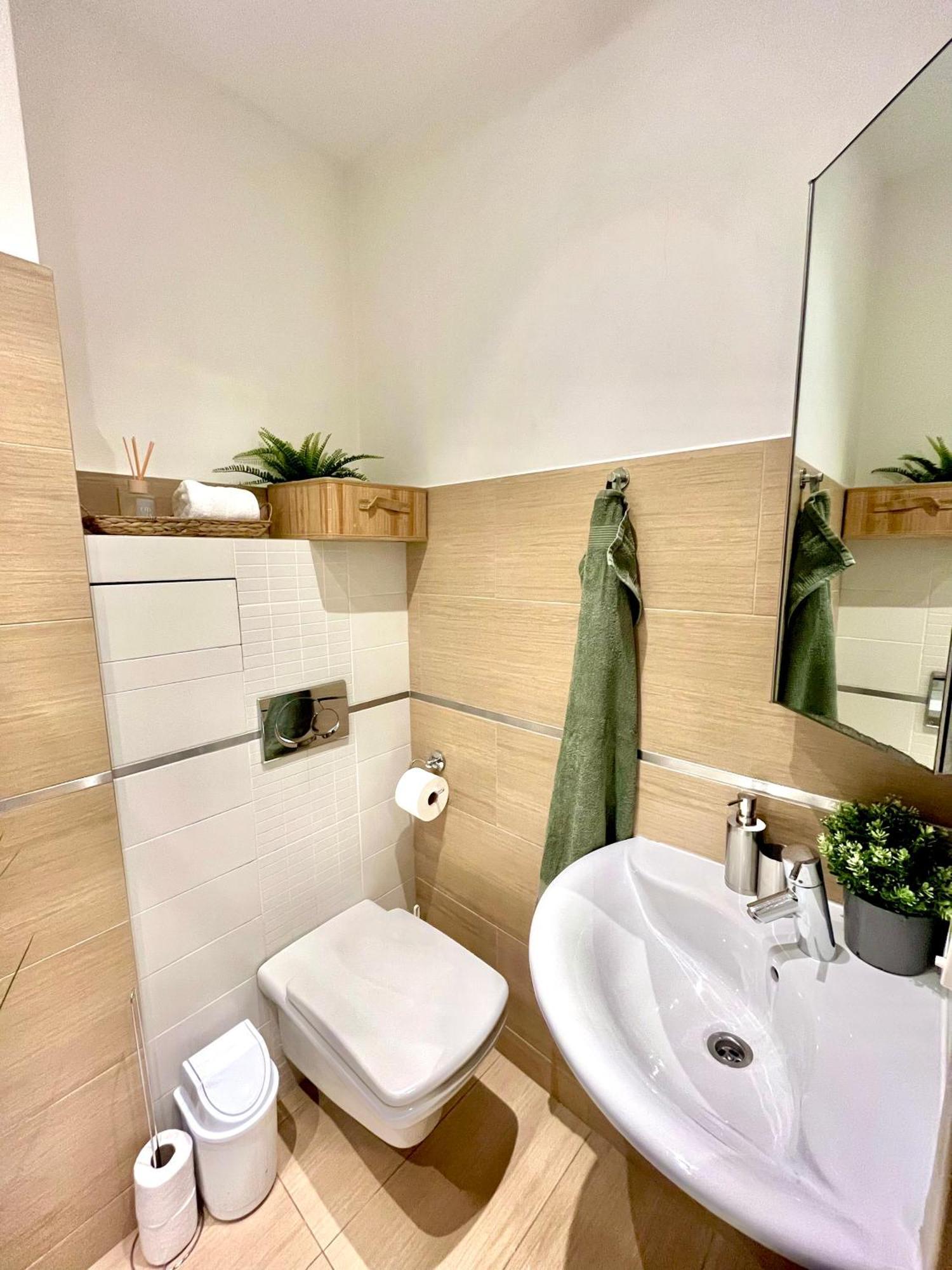 Jenny - Old Town, Free Private Parking, Ac Bratislava