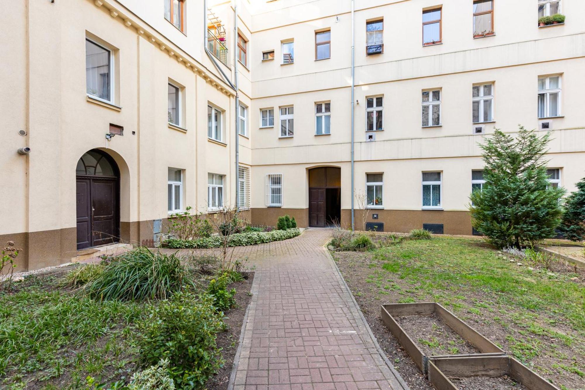 Charming Flat, Steps From Castle - Historic Part *