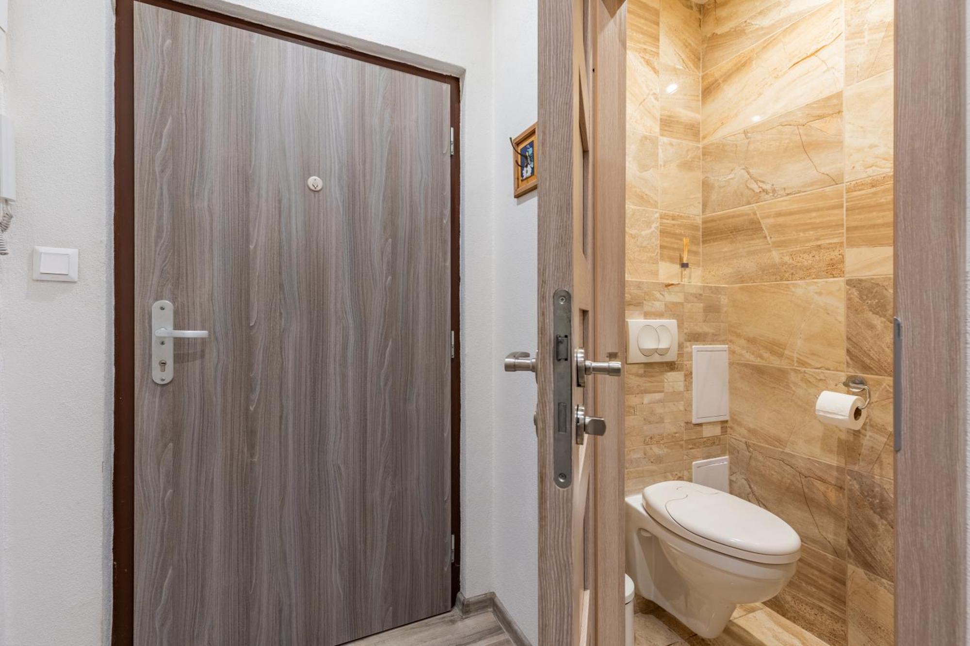 Charming Flat, Steps From Castle - Historic Part Apartment *