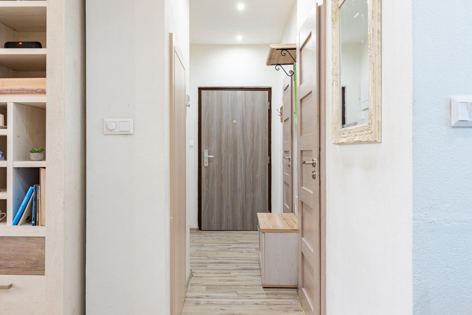 Charming Flat, Steps From Castle - Historic Part