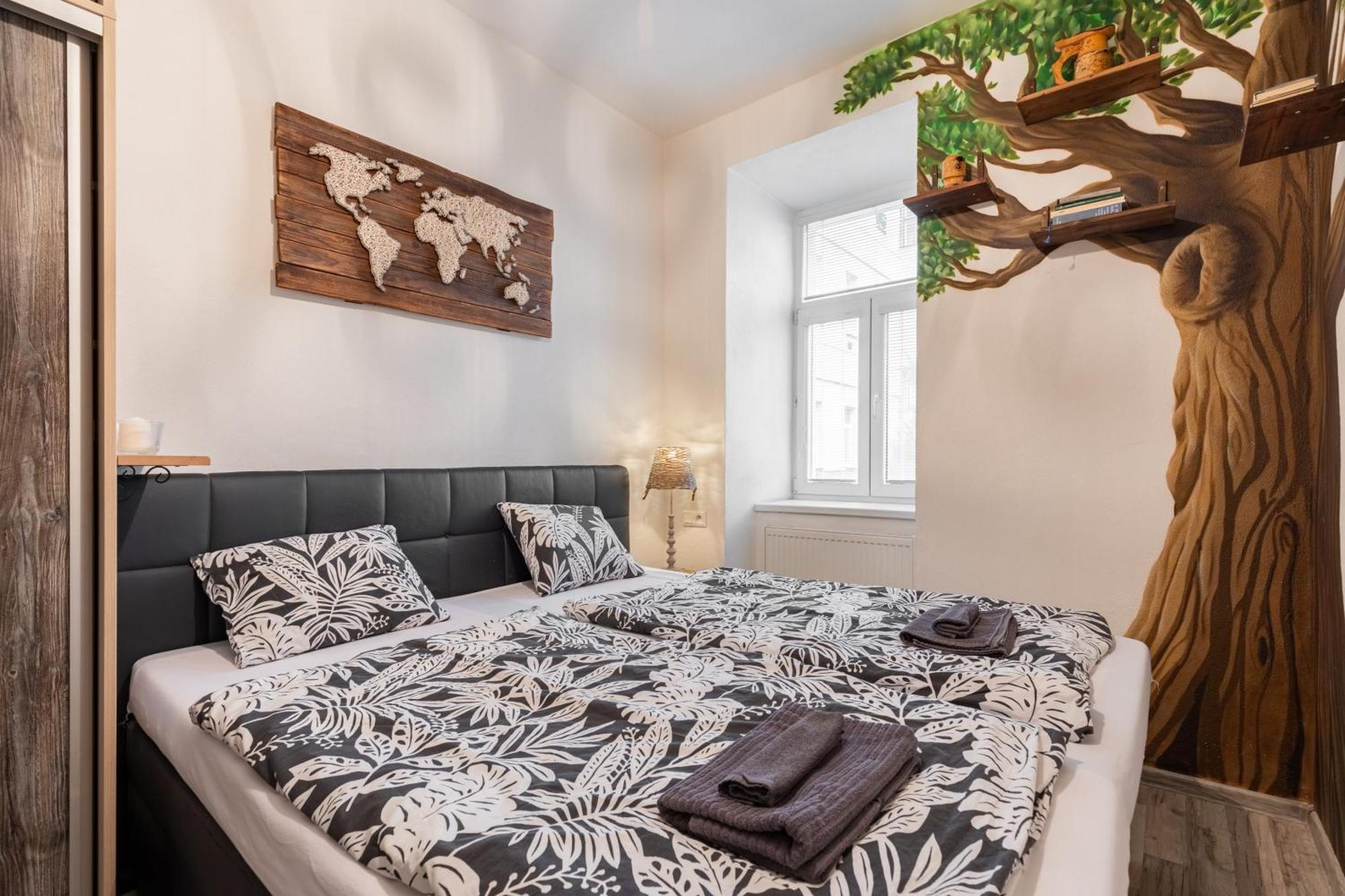 Charming Flat, Steps From Castle - Historic Part Apartment *