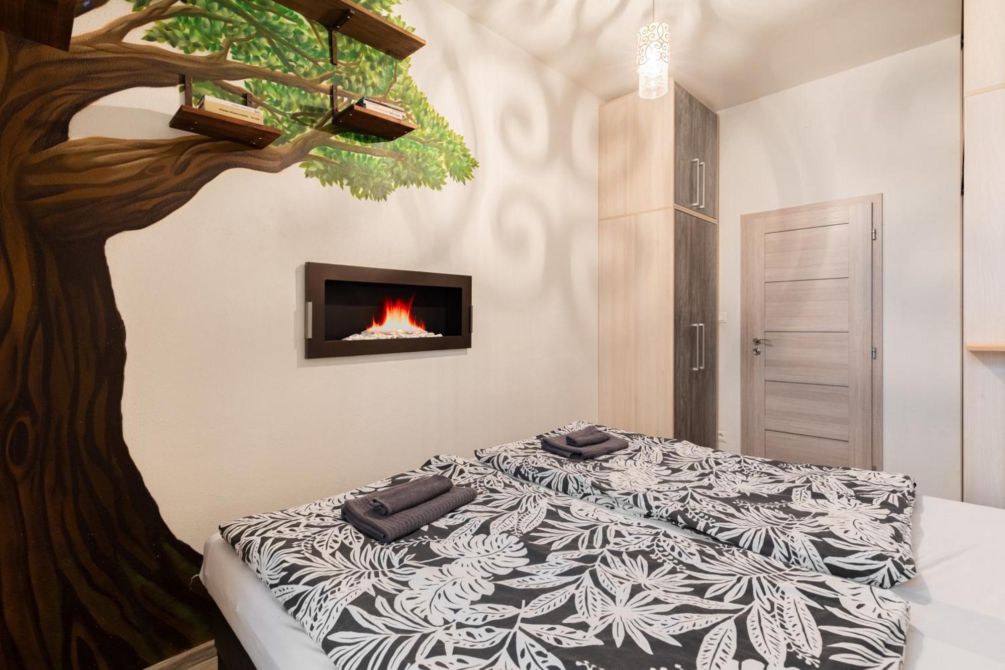 Charming Flat, Steps From Castle - Historic Part