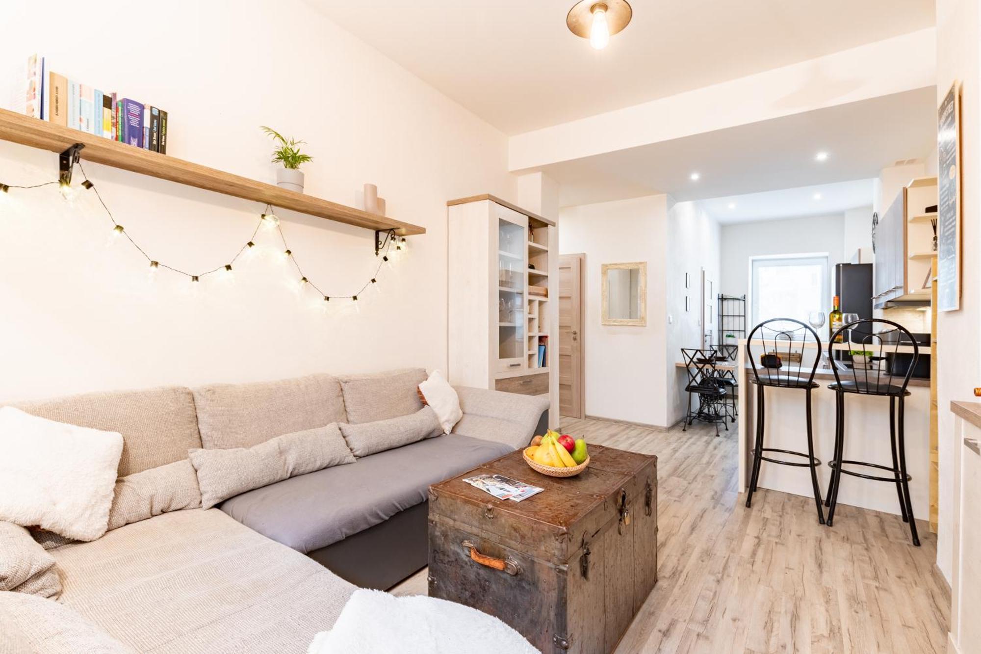 Charming Flat, Steps From Castle - Historic Part *