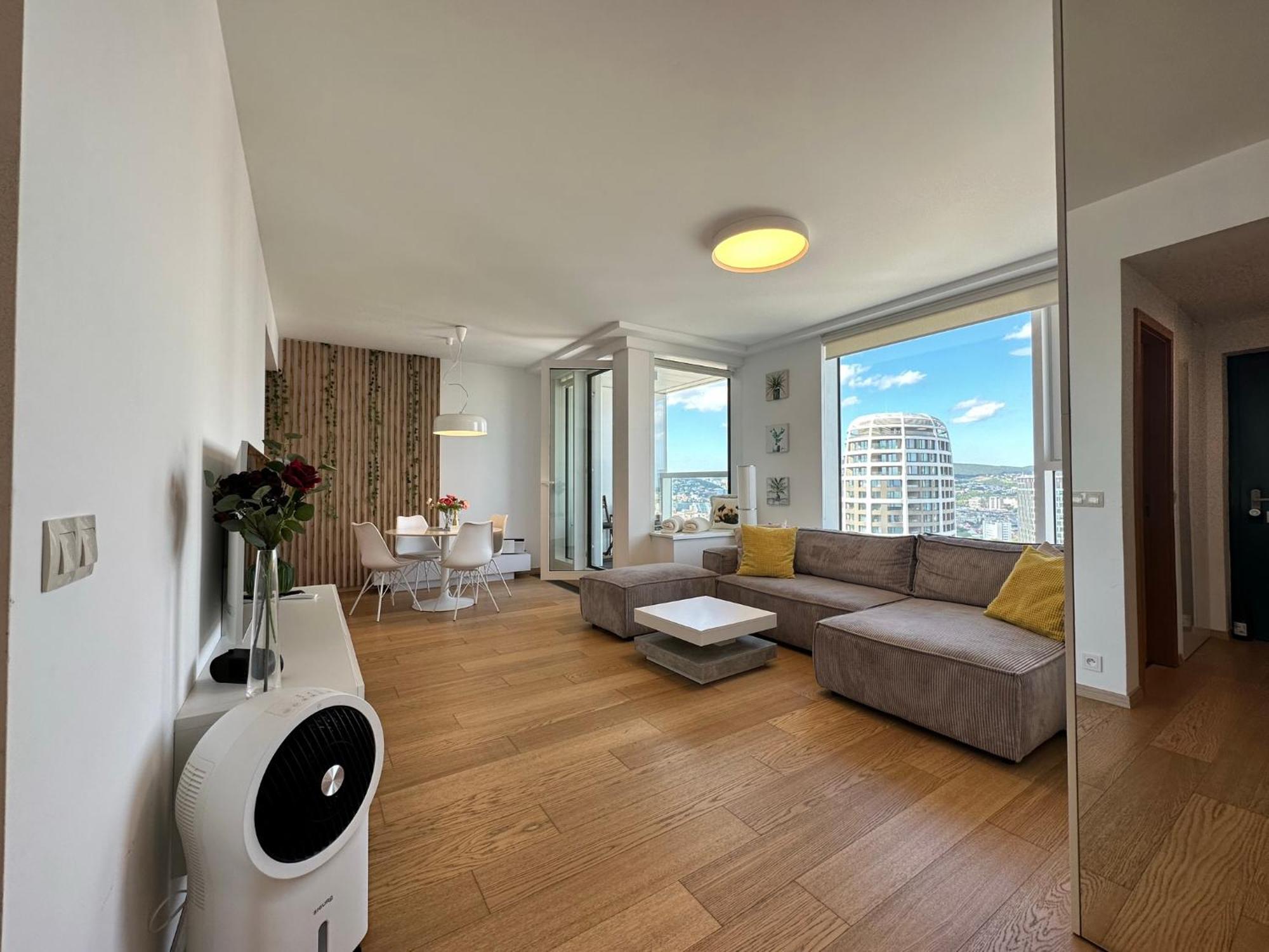 View From 27th Floor, Free Parking, Keyless *