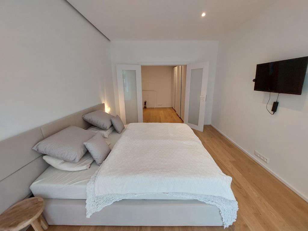 Peaceful Modern Residance Near Center Apartment *